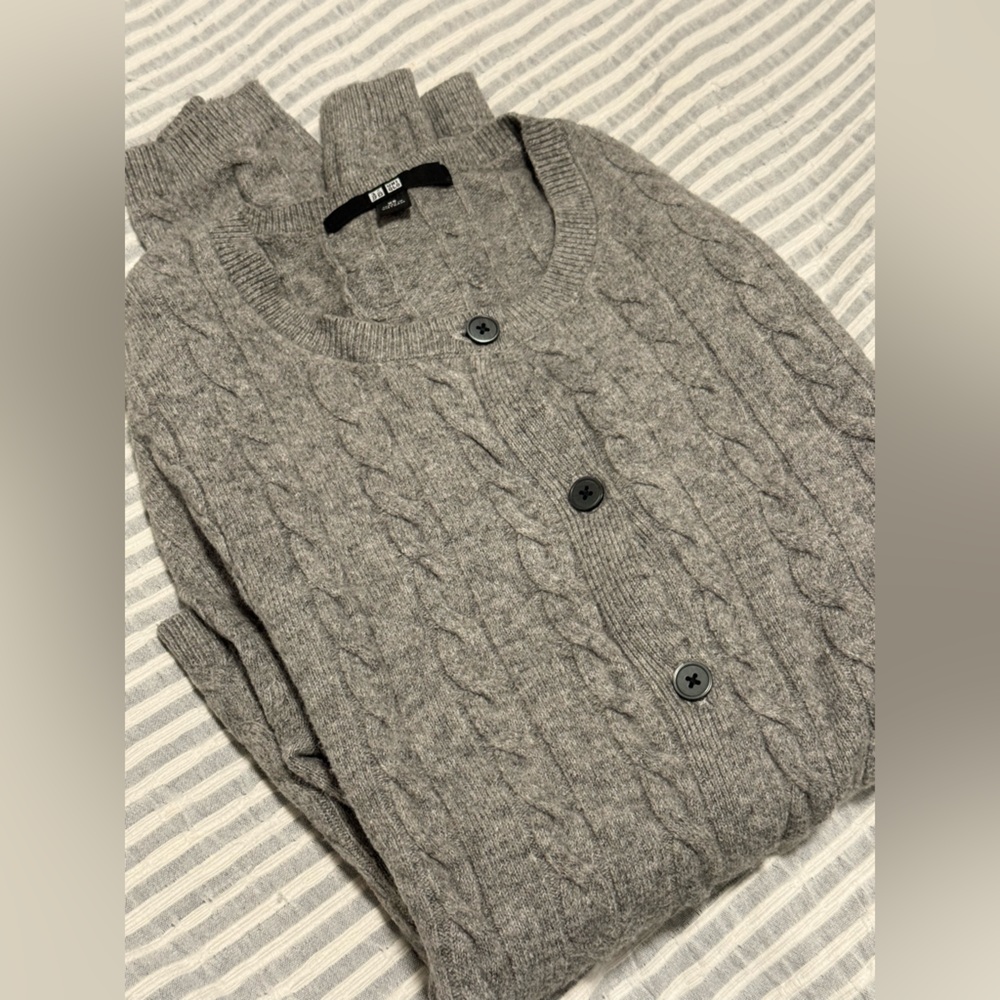 Uniqlo Gray Women's Cardigan Sweater